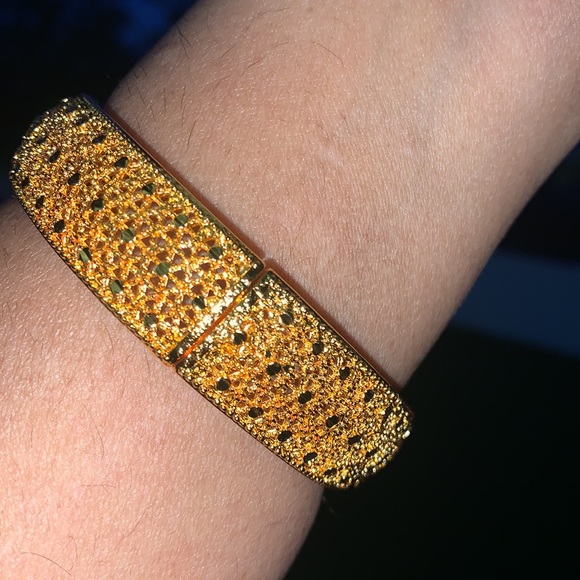 Geometric Gold bangle - Picture 3 of 7